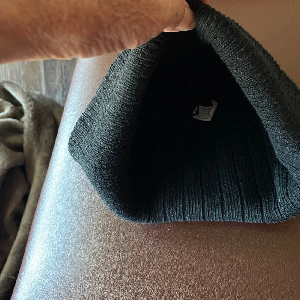 Unisex Adult One Size Black Beanie hat